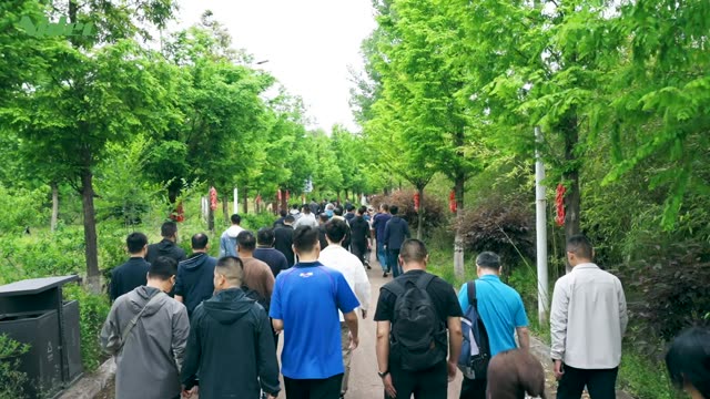 尼得科户外营地林荫道集结