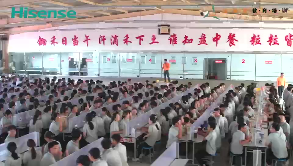 大型集训活动的会场与人员规模现场