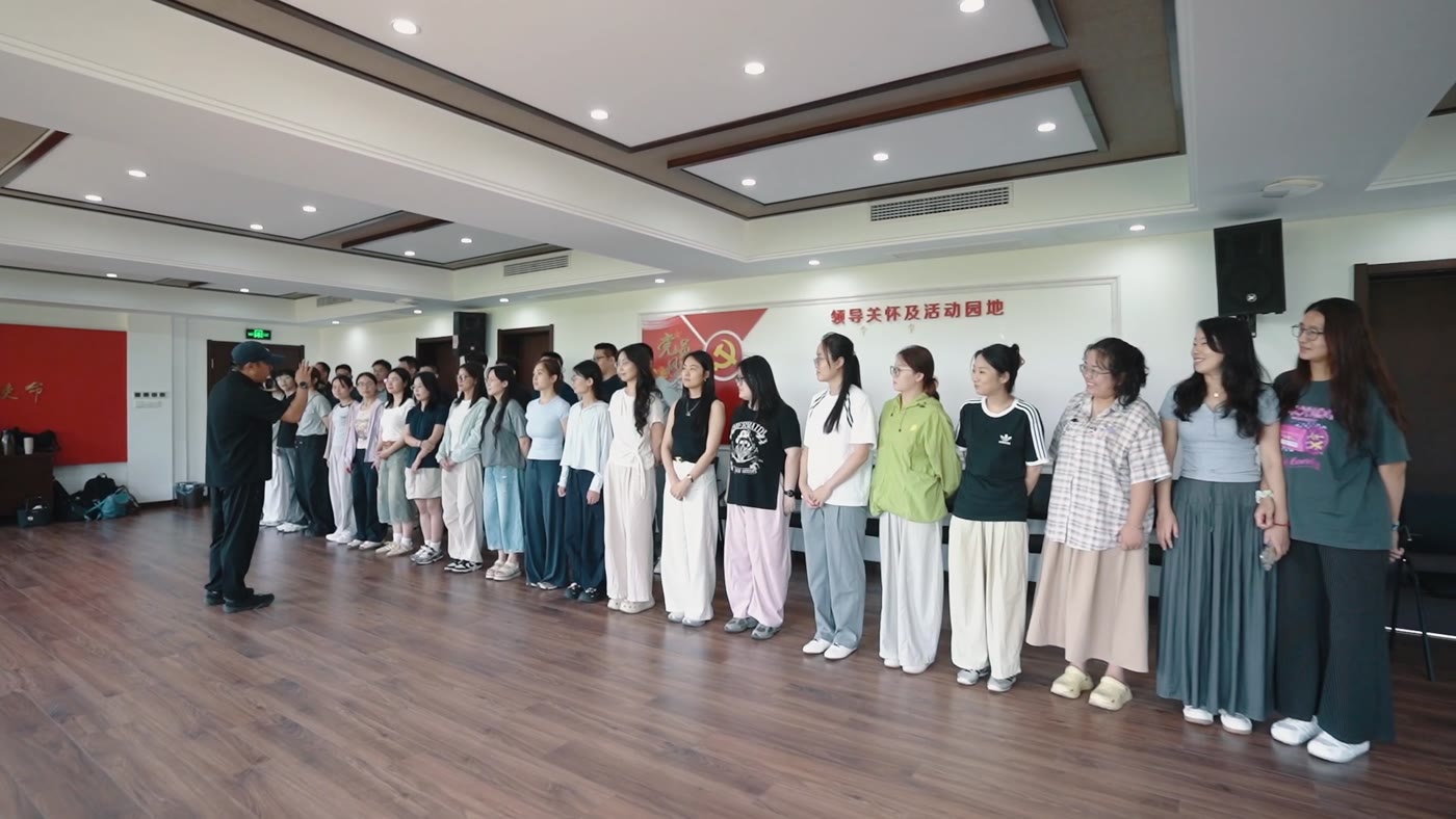 新员工列队集结